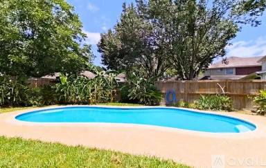 Main picture of 2810 White Oak Ln