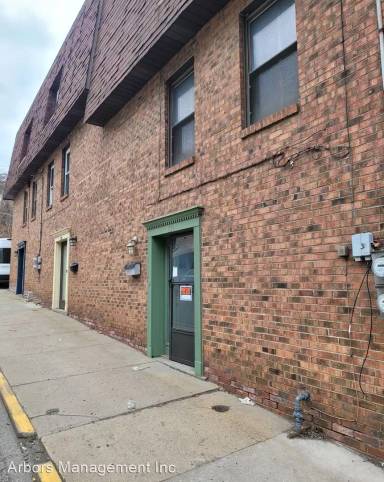 Main picture of 132 S 12th St