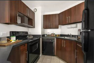 Main picture of 1112 N Dearborn St