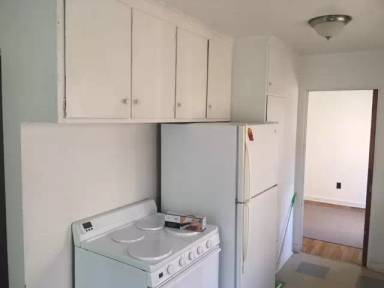 Main picture of 1009 W Grand River Ave