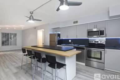 Main picture of 825 N Primrose Dr