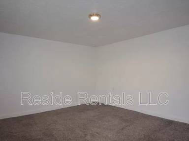 Main picture of 595 E Center St