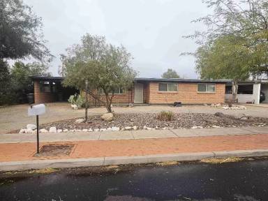 Main picture of 5211 E 3rd St