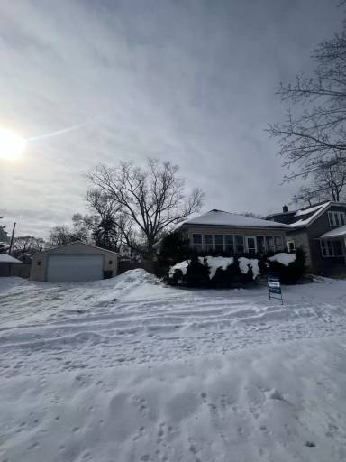 Main picture of 332 W 19th St