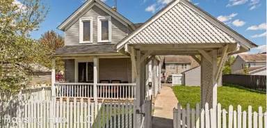 Main picture of 854 Simcoe St