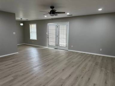 Main picture of 2010 S Tampa Ave