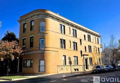 Main picture of 4053 N Leavitt St