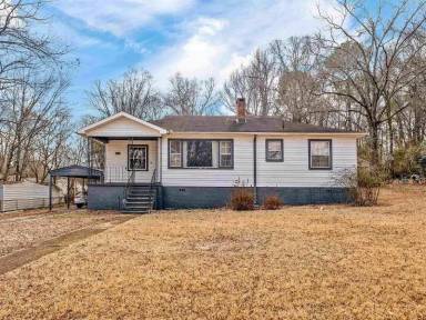 Main picture of 904 Parkway Dr