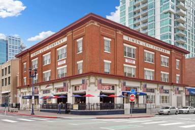 Main picture of 715 J St