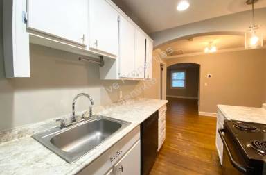 Main picture of 418 Randall St