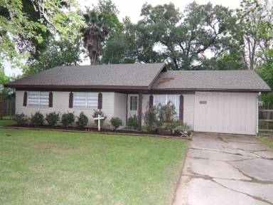 Main picture of 150 E Hooks St