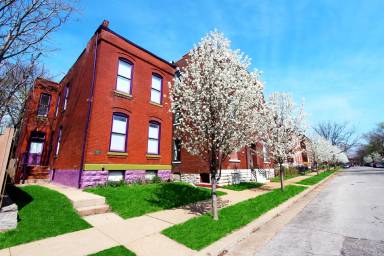 Main picture of 2211 Indiana Ave