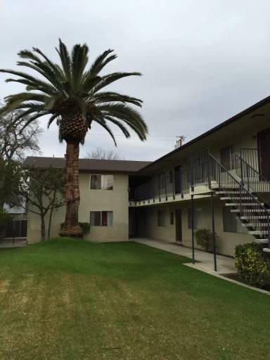 Main picture of 130 E 10th St