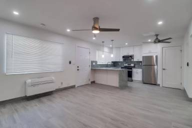Main picture of 340 N 1st St