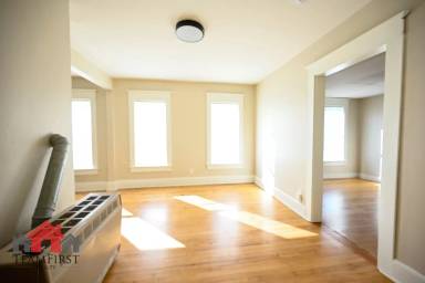 Main picture of 205 N Maple St