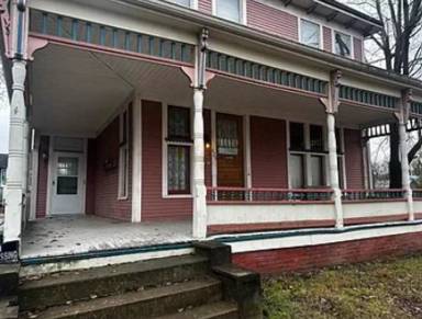 Main picture of 429 W Charles St