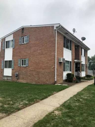 Main picture of 2415 W 14 Mile Rd