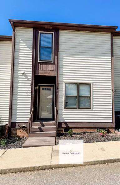 Main picture of Holly Towne Condominiums