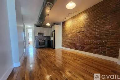 Main picture of 302 Sumpter St