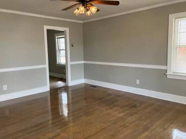 Main picture of 1009 Russell St