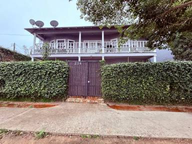 Main picture of 234 W 4th St