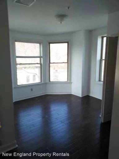 Main picture of 72 River St