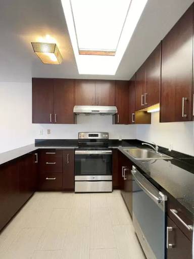 Main picture of 157 Elm St