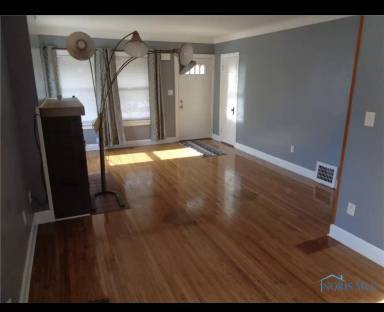 Main picture of 325 E Broadway St