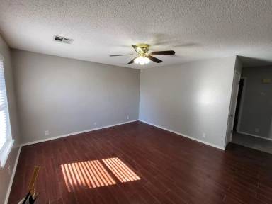 Main picture of 109 W Clegern Ave