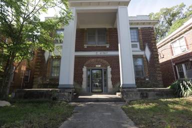 Main picture of 2367 Forest Ave