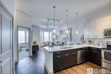 Main picture of 1000 N Broadway