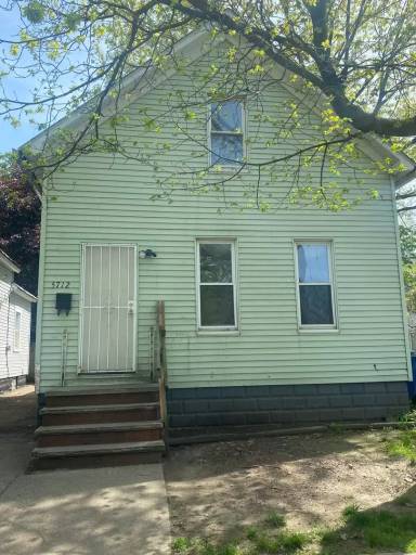 Main picture of 5712 Hosmer Ave