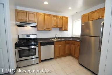 Main picture of 1510 E Moyamensing Ave