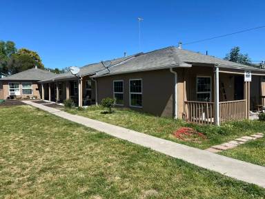 Main picture of 127 Madoline St