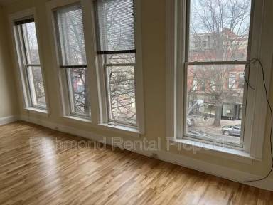 Main picture of 11 E Broad St