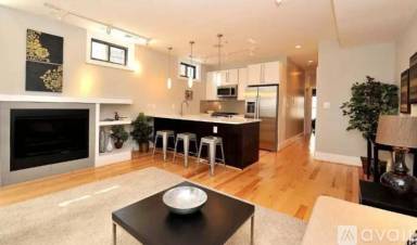 Main picture of 2106 10th St NW
