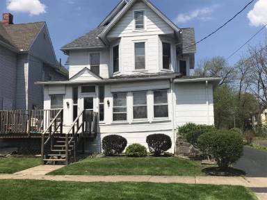 Main picture of 81 Niagara St