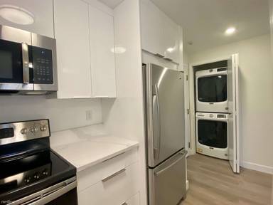 Main picture of 25 Webster Ave