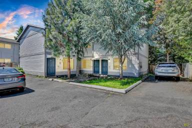 Main picture of 7215 SE Powell Blvd