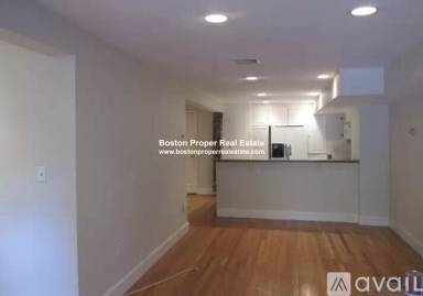 Main picture of 221 W Newton St