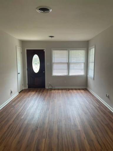 Main picture of 906 Bunche Dr