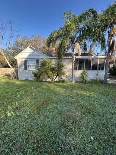 Main picture of 2420 Tanglewood St