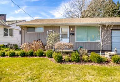 Main picture of 704 4th St NE