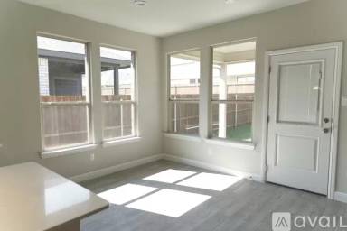 Main picture of 1053 Kirkham Way