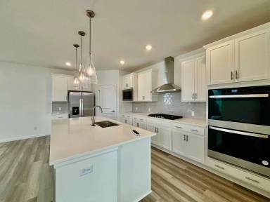 Main picture of 815 Emerson Blvd