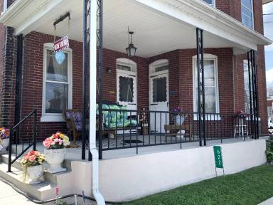 Main picture of 622 Lincoln Way E