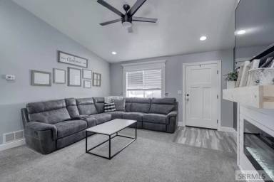 Main picture of 3128 Simon St