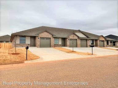 Main picture of 401 Summit Ridge Dr