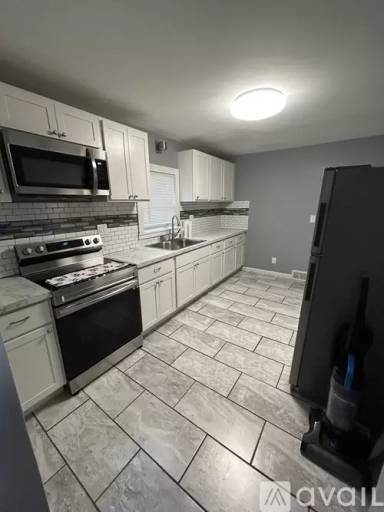 Main picture of 2210 Woodlawn Ave