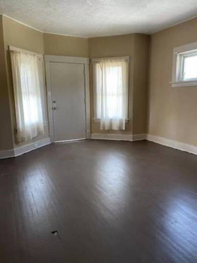 Main picture of 8901 Saint Clair Ave